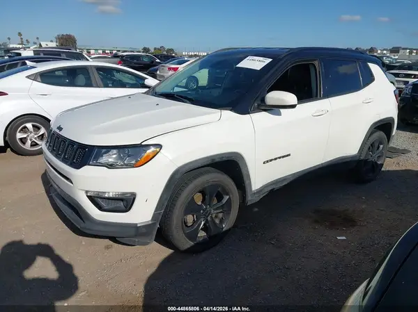 3C4NJCBB8JT502861 2018 JEEP COMPASS - Image 2