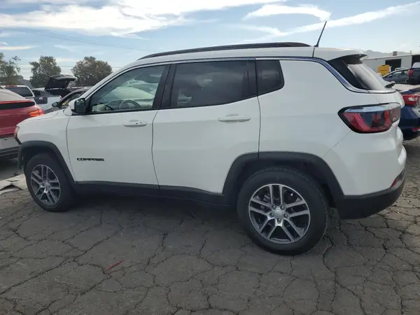 3C4NJCBB8JT503413 2018 JEEP COMPASS - Image 2