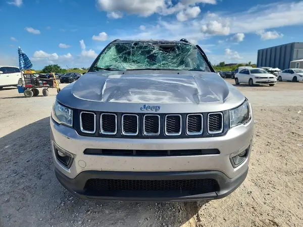 3C4NJCBB8KT636948 2019 JEEP COMPASS - Image 2