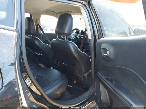 3C4NJCBB8KT658318 2019 JEEP COMPASS - Image 8