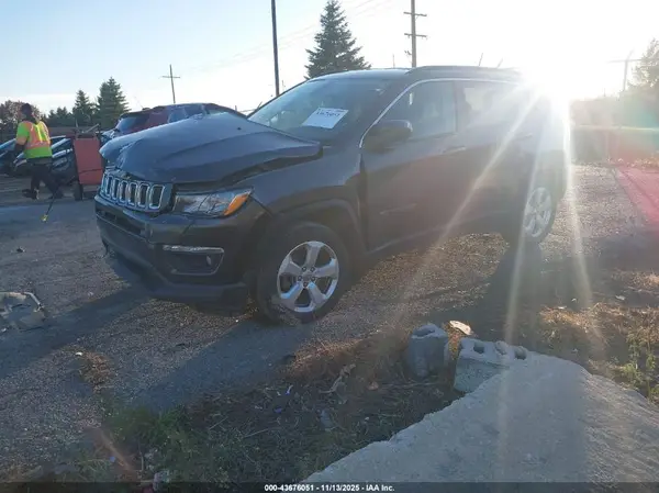 3C4NJCBB8KT658559 2019 JEEP COMPASS - Image 2