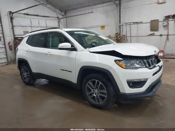 3C4NJCBB8KT685910 2019 JEEP COMPASS - Image 1