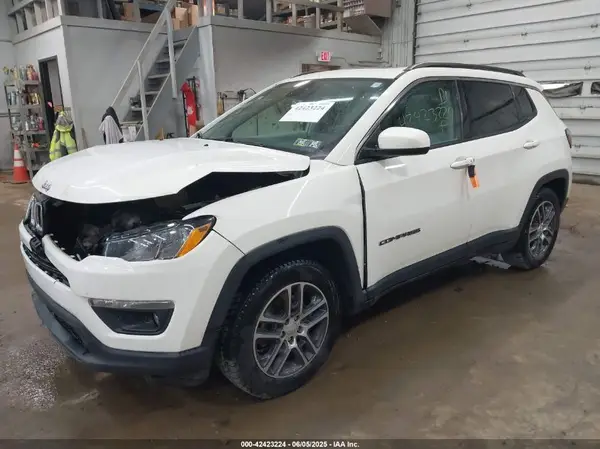 3C4NJCBB8KT685910 2019 JEEP COMPASS - Image 2