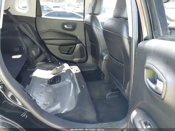 3C4NJCBB8KT727170 2019 JEEP COMPASS - Image 8