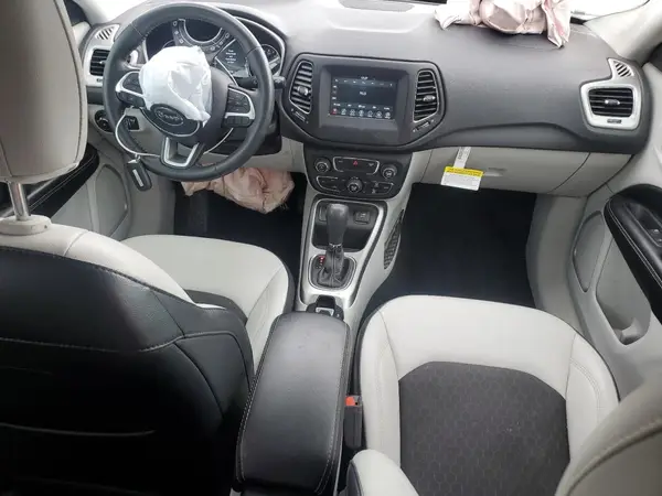 3C4NJCBB8KT743899 2019 JEEP COMPASS - Image 8