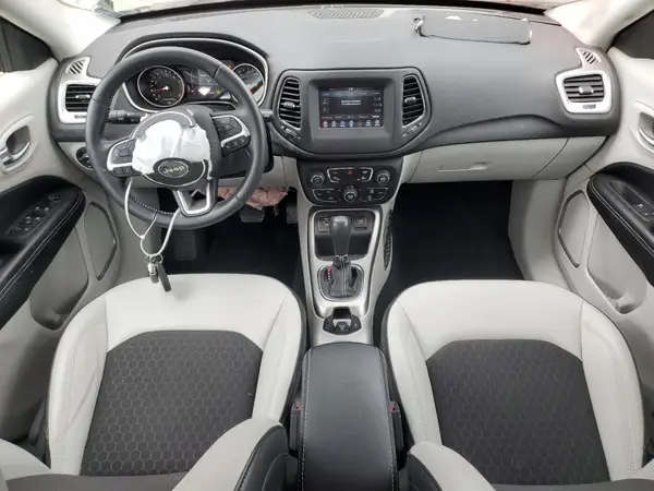 3C4NJCBB8KT749475 2019 JEEP COMPASS - Image 8