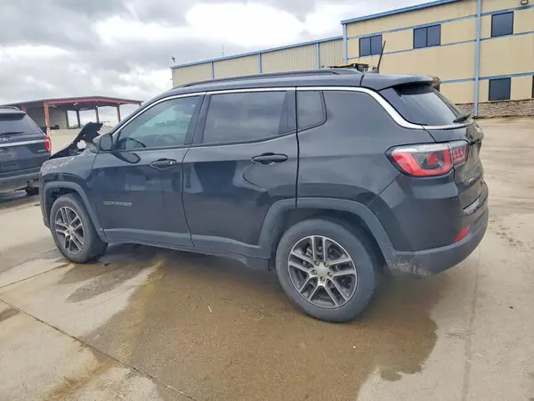 3C4NJCBB8KT832128 2019 JEEP COMPASS - Image 2