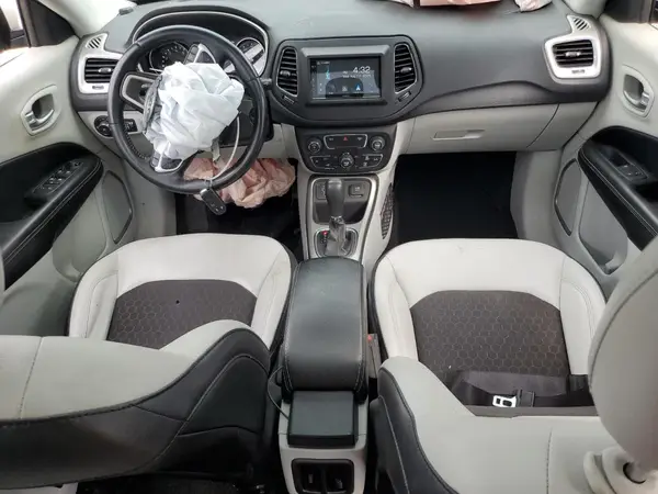 3C4NJCBB8KT832274 2019 JEEP COMPASS - Image 8