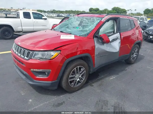 3C4NJCBB8KT843811 2019 JEEP COMPASS - Image 2