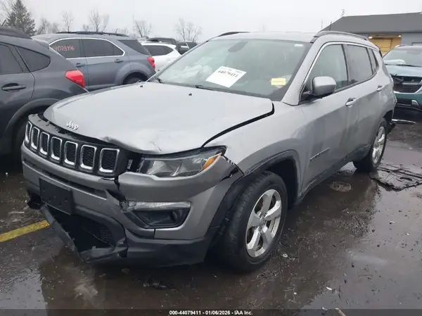 3C4NJCBB8KT855053 2019 JEEP COMPASS - Image 2