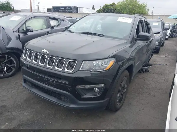 3C4NJCBB8LT206001 2020 JEEP COMPASS - Image 2