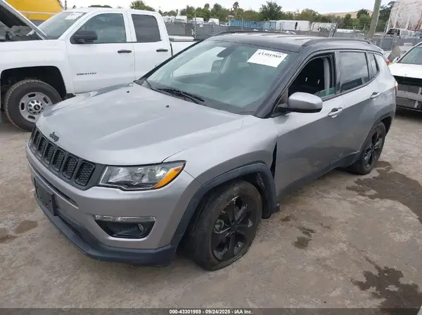3C4NJCBB8LT241802 2020 JEEP COMPASS - Image 2