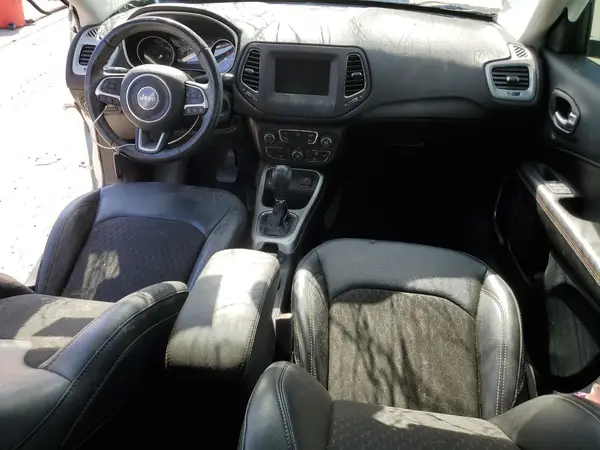 3C4NJCBB8LT257269 2020 JEEP COMPASS - Image 8