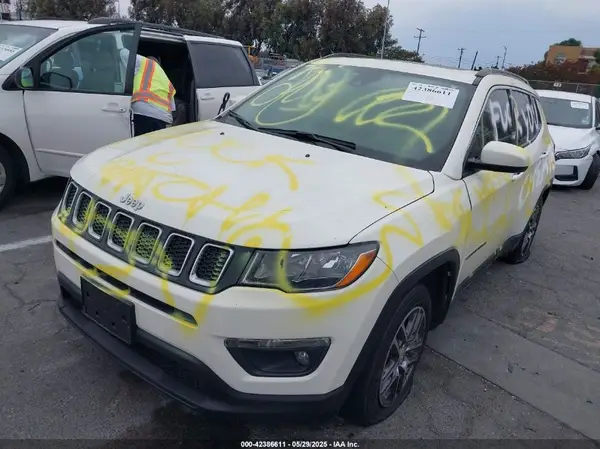 3C4NJCBB8LT258891 2020 JEEP COMPASS - Image 2