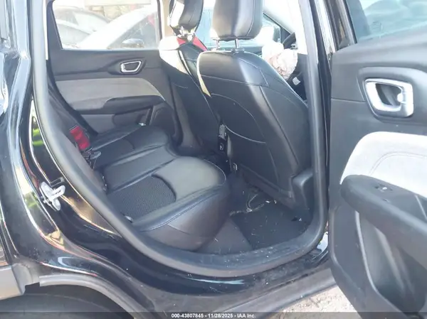 3C4NJCBB8NT137734 2022 JEEP COMPASS - Image 8