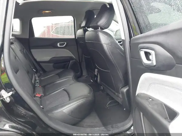3C4NJCBB8NT138933 2022 JEEP COMPASS - Image 8