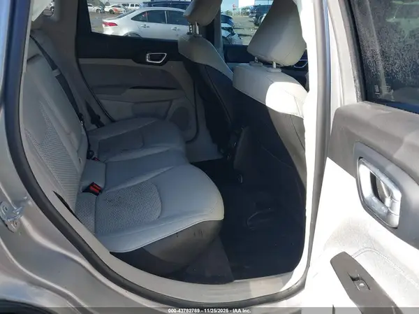 3C4NJCBB8NT139032 2022 JEEP COMPASS - Image 8