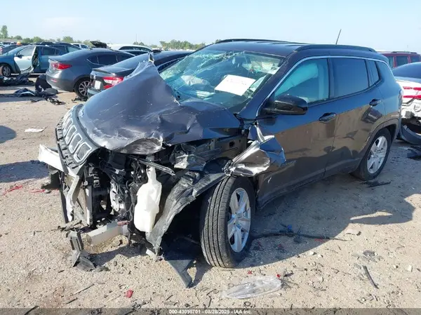 3C4NJCBB8NT139533 2022 JEEP COMPASS - Image 2