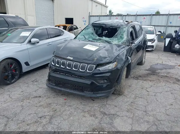 3C4NJCBB8NT188392 2022 JEEP COMPASS - Image 2