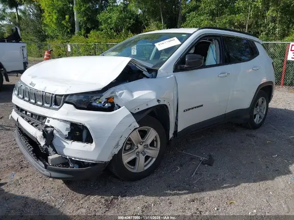 3C4NJCBB8NT205319 2022 JEEP COMPASS - Image 2