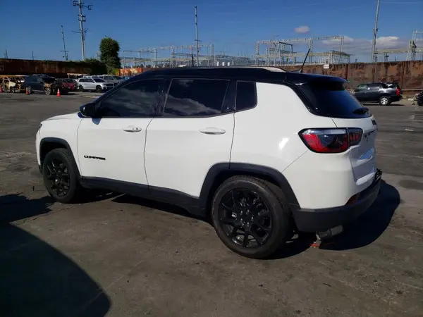 3C4NJCBB8NT210679 2022 JEEP COMPASS - Image 2