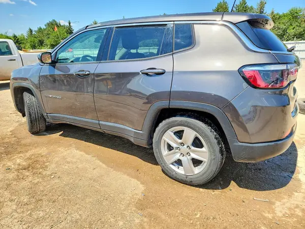 3C4NJCBB8NT218183 2022 JEEP COMPASS - Image 2