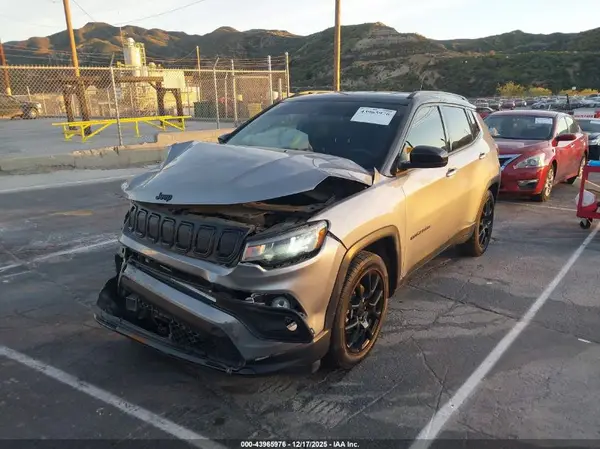 3C4NJCBB8NT225523 2022 JEEP COMPASS - Image 2