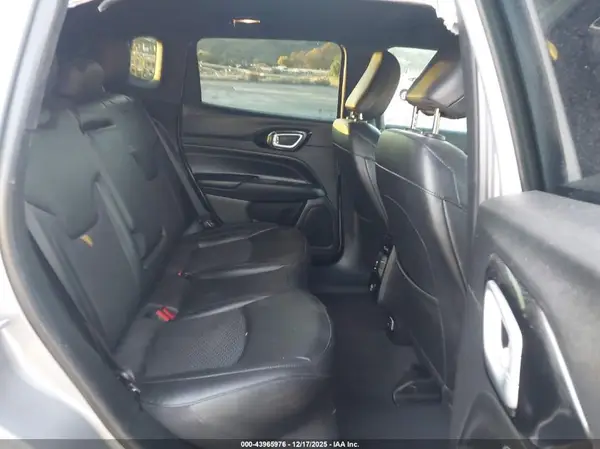 3C4NJCBB8NT225523 2022 JEEP COMPASS - Image 8
