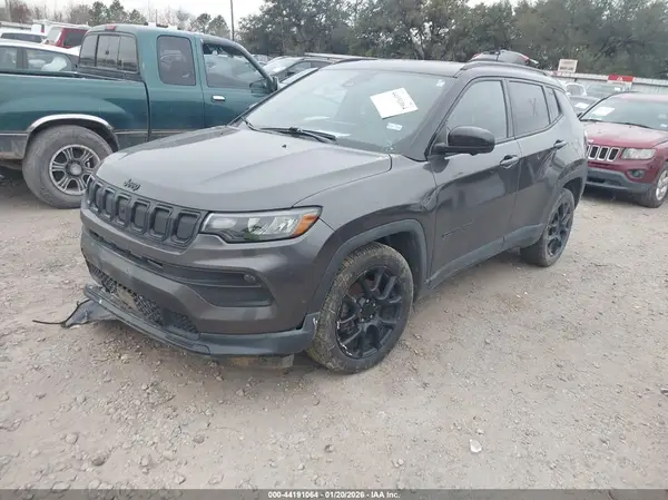 3C4NJCBB8NT234657 2022 JEEP COMPASS - Image 2