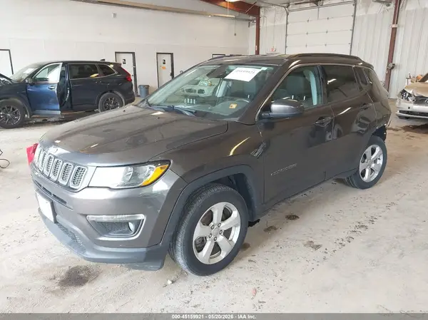 3C4NJCBB9JT105661 2018 JEEP COMPASS - Image 2