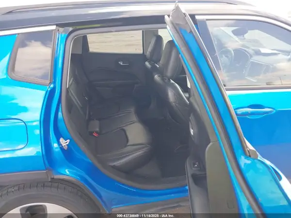 3C4NJCBB9JT105868 2018 JEEP COMPASS - Image 8