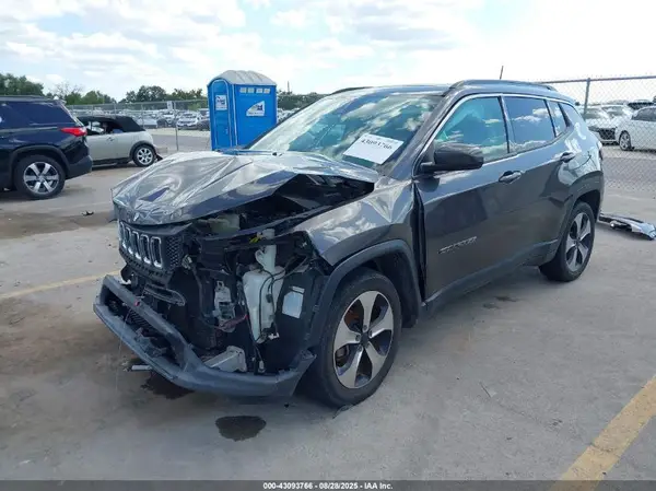 3C4NJCBB9JT106129 2018 JEEP COMPASS - Image 2