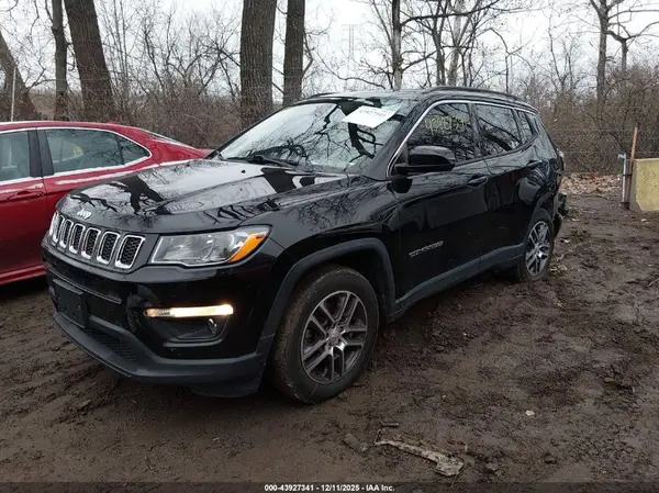 3C4NJCBB9JT108611 2018 JEEP COMPASS - Image 2