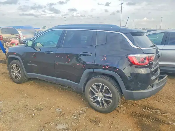 3C4NJCBB9JT108897 2018 JEEP COMPASS - Image 2
