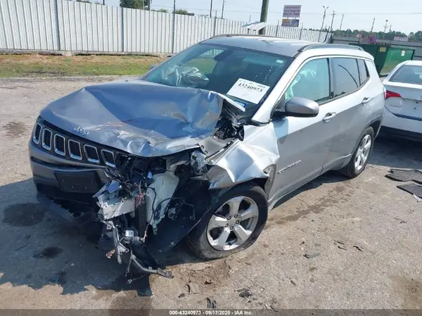 3C4NJCBB9JT124923 2018 JEEP COMPASS - Image 2