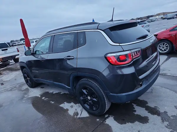 3C4NJCBB9JT125568 2018 JEEP COMPASS - Image 2