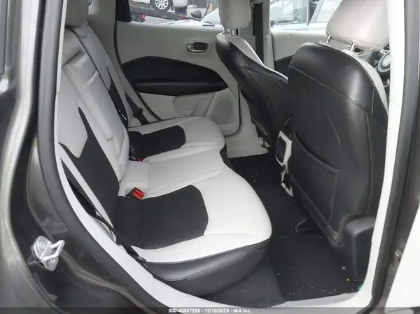 3C4NJCBB9JT194597 2018 JEEP COMPASS - Image 8
