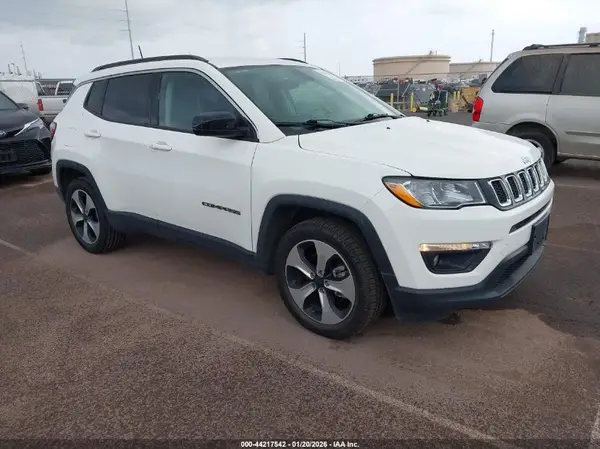 3C4NJCBB9JT226867 2018 JEEP COMPASS - Image 1