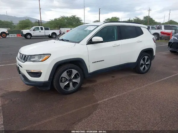 3C4NJCBB9JT226867 2018 JEEP COMPASS - Image 2