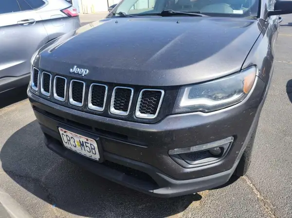 3C4NJCBB9JT263188 2018 JEEP COMPASS - Image 1