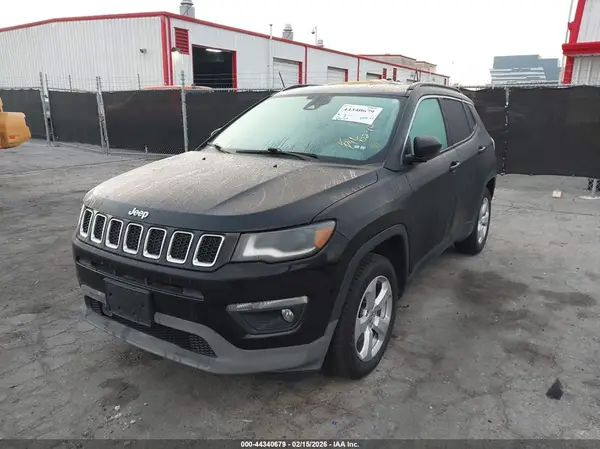 3C4NJCBB9JT266477 2018 JEEP COMPASS - Image 2