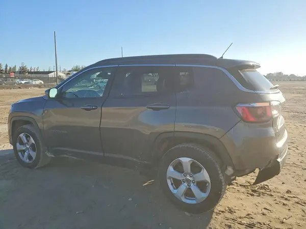 3C4NJCBB9JT293372 2018 JEEP COMPASS - Image 2