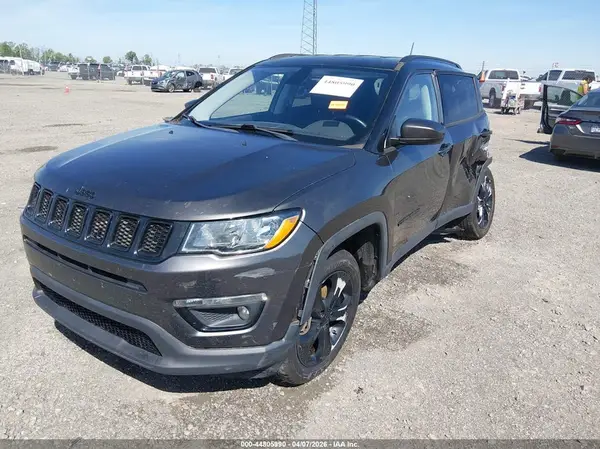 3C4NJCBB9JT304810 2018 JEEP COMPASS - Image 2