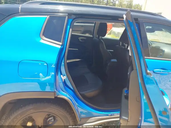 3C4NJCBB9JT304872 2018 JEEP COMPASS - Image 8