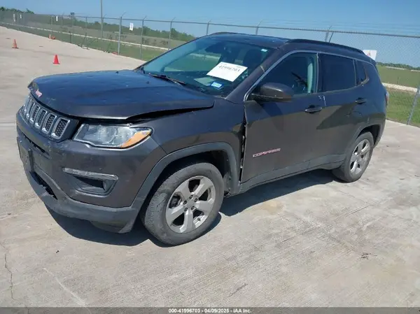 3C4NJCBB9JT308677 2018 JEEP COMPASS - Image 2