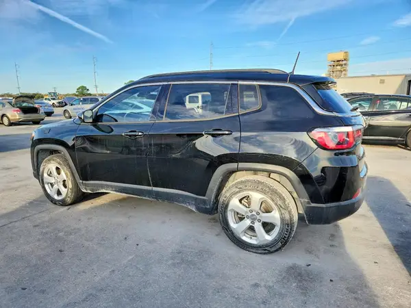 3C4NJCBB9JT318156 2018 JEEP COMPASS - Image 2