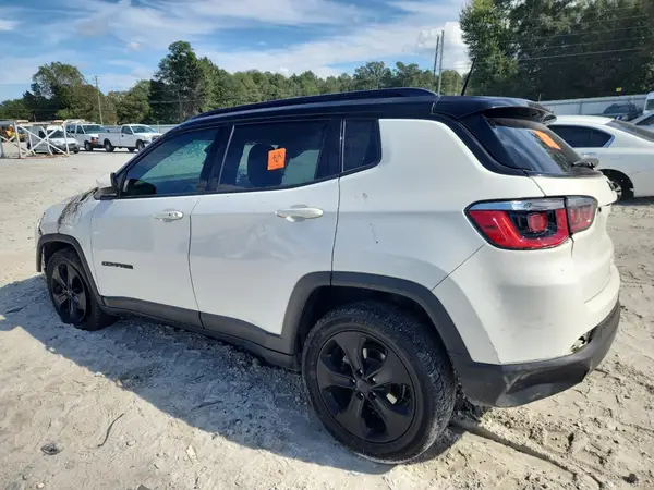 3C4NJCBB9JT327164 2018 JEEP COMPASS - Image 2