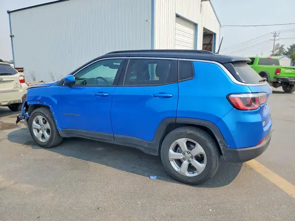 3C4NJCBB9JT368877 2018 JEEP COMPASS - Image 2