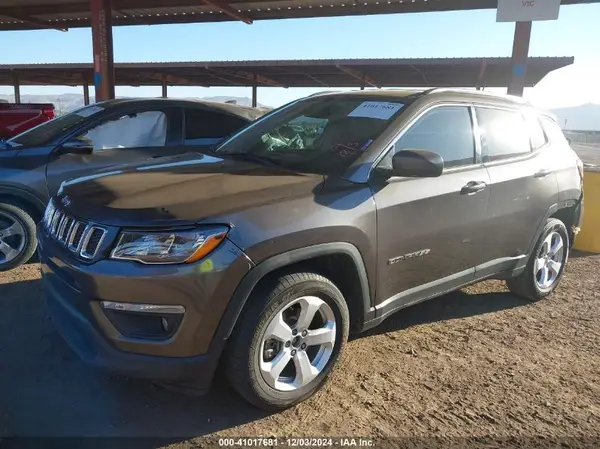 3C4NJCBB9JT368913 2018 JEEP COMPASS - Image 2