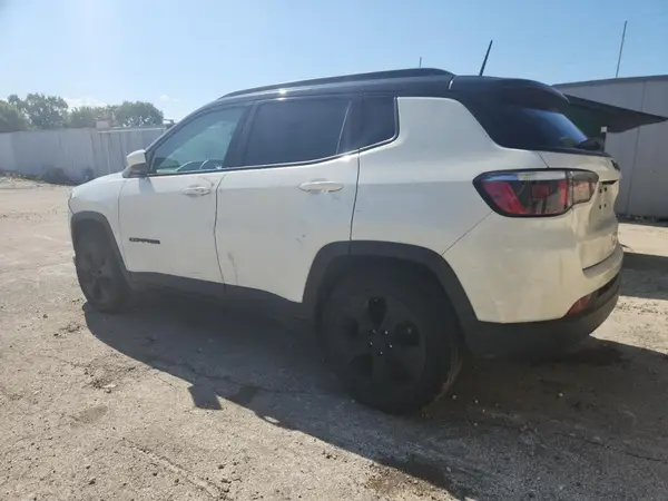 3C4NJCBB9JT408195 2018 JEEP COMPASS - Image 2